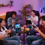 Engaging friends playing at Sunwin as they tải sunwin on their devices in a vibrant gaming environment.
